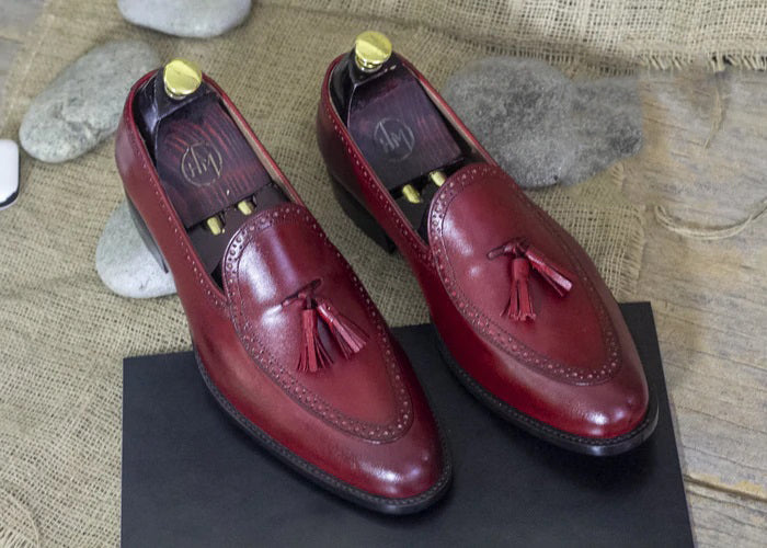 Hand Painted Burgundy Tussle Party Loafers Shoes, Oxford Shoes For Men's