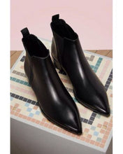 Load image into Gallery viewer, Handmade Men Black Pointed Toe Chelsea Boots, Men Black Leather Ankle Boots
